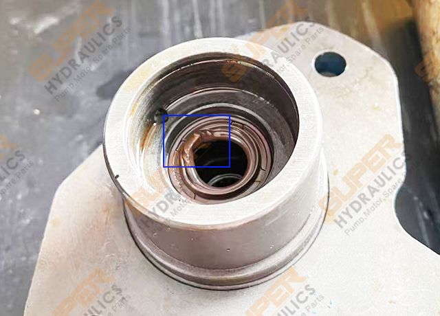 VTM42 Pump Shaft Seal break out oil leakage.jpg